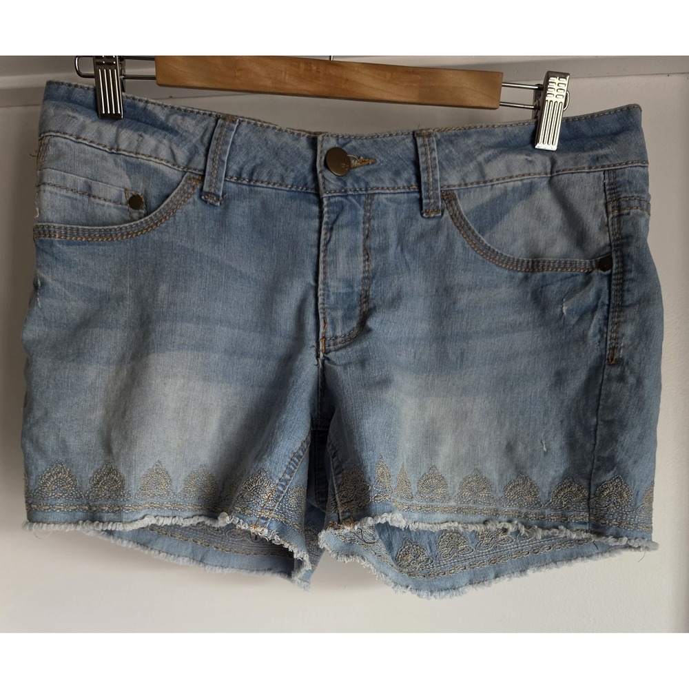 Faded Glory Women Shorts Size 8 Casual Boho Light Blue Embroidered Bermuda